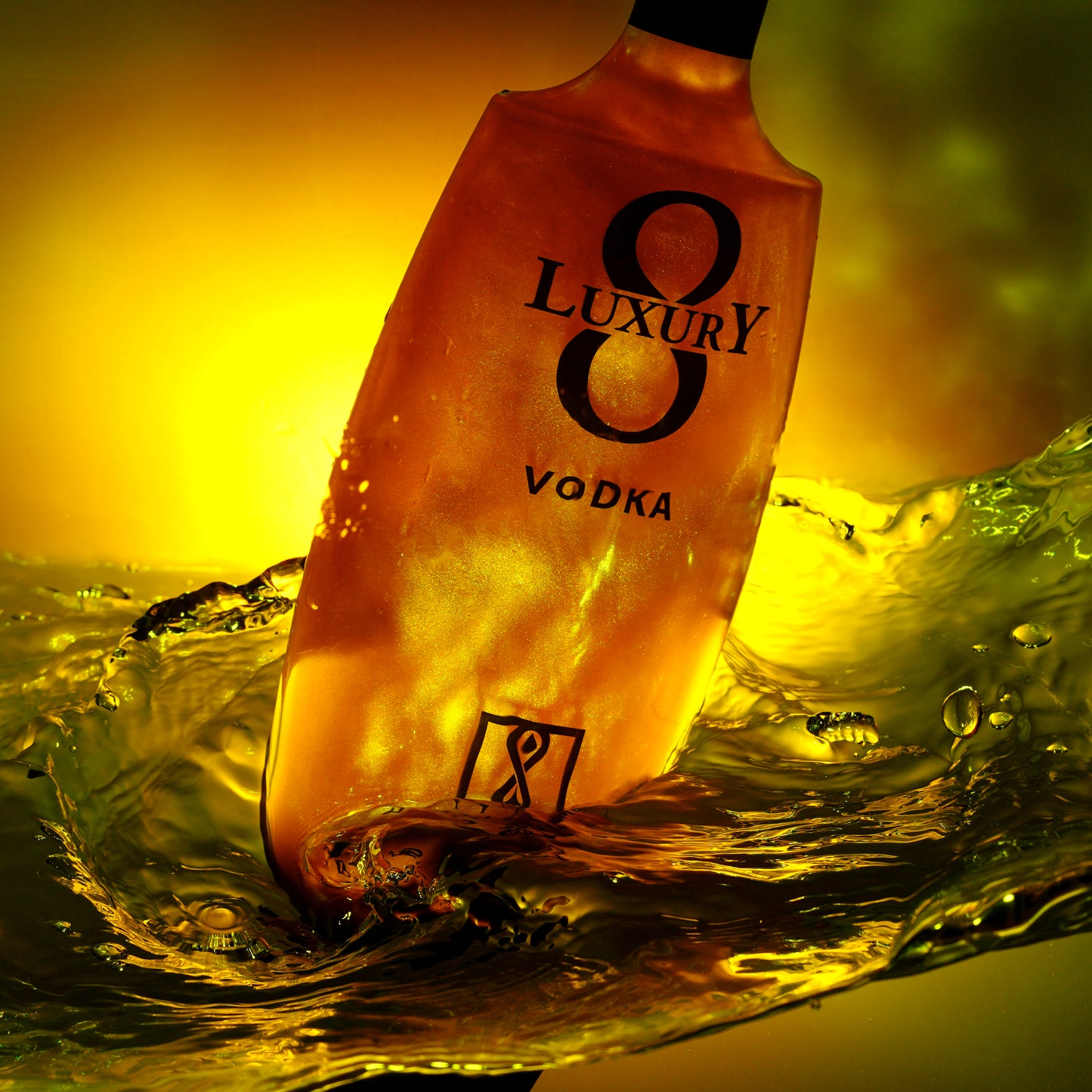 LUXURY 8®  Premium Vodka 700ml Geschenkpaket